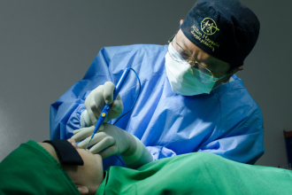 Milton Seigi Hayashi analisa as técnicas de lifting facial mais seguras e eficazes.